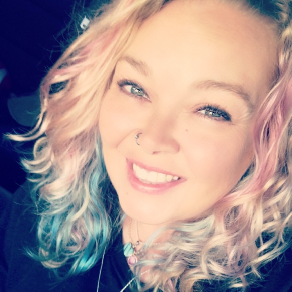 Meet your Posher, Angie - Picture 1 of 1